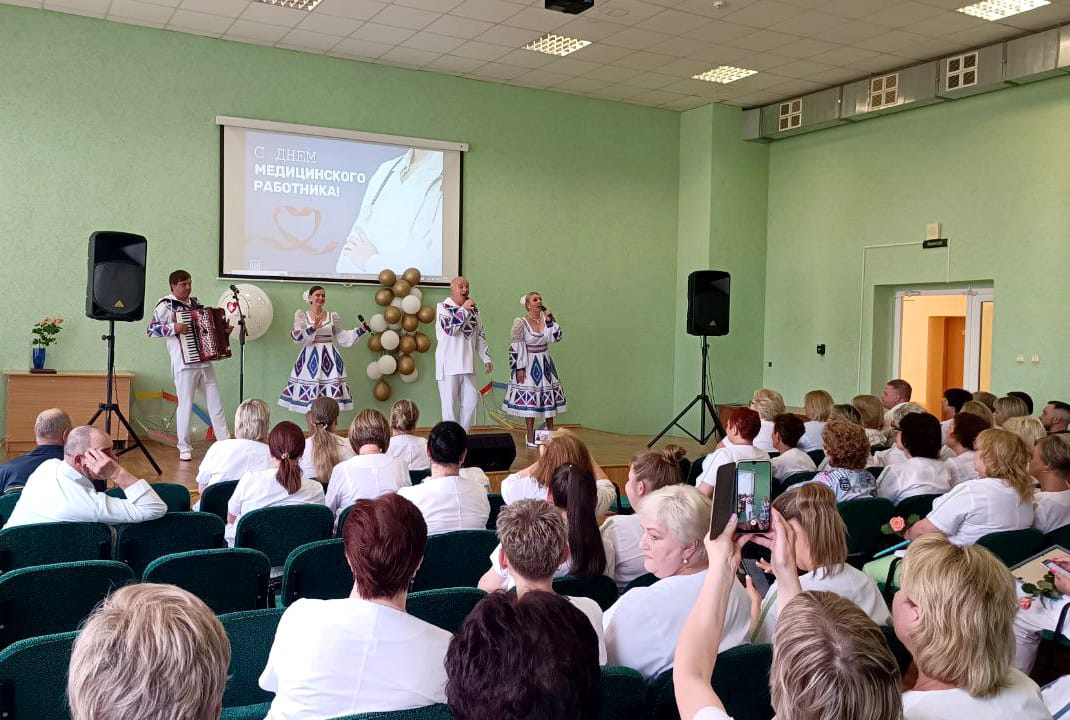 Ансамбль «Горница» поздравил пензенских медиков с профессиональным праздником Ансамбль «Горница» поздравил пензенских медиков с профессиональным праздником